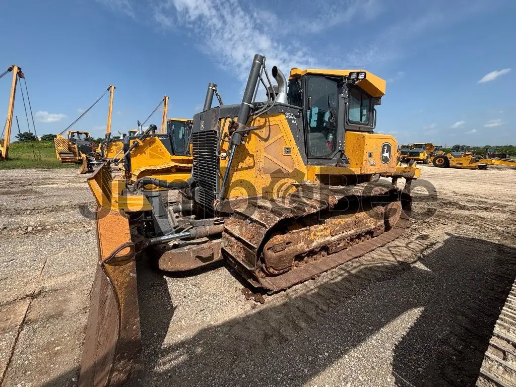 2023 John Deere 850L - Used, 5,854 Hours for Sale — photo 1 of 8