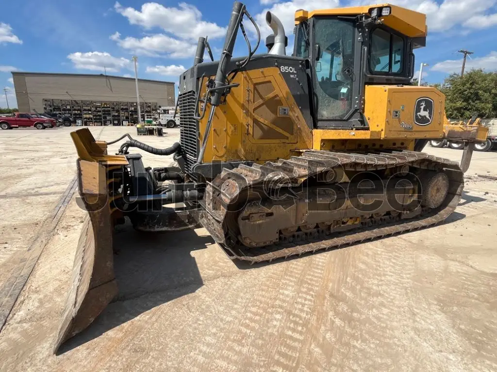 2023 John Deere 850L - Used, 4,655 Hours for Sale — photo 1 of 11