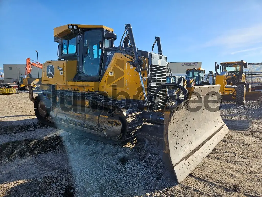 2023 John Deere 850L - Used, 2,927 Hours for Sale — photo 1 of 10
